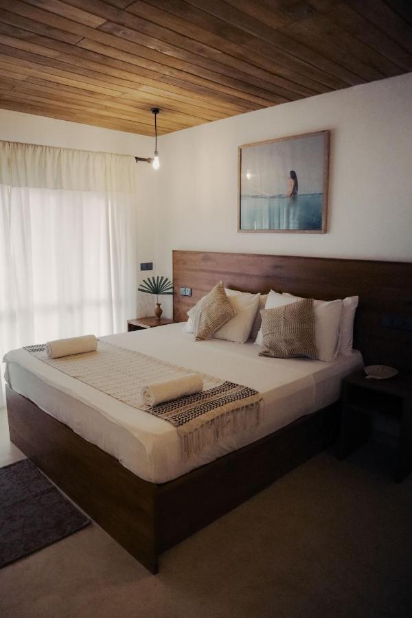 Hotel New- Gitano Surf Beachfront Ahangama Esterno foto